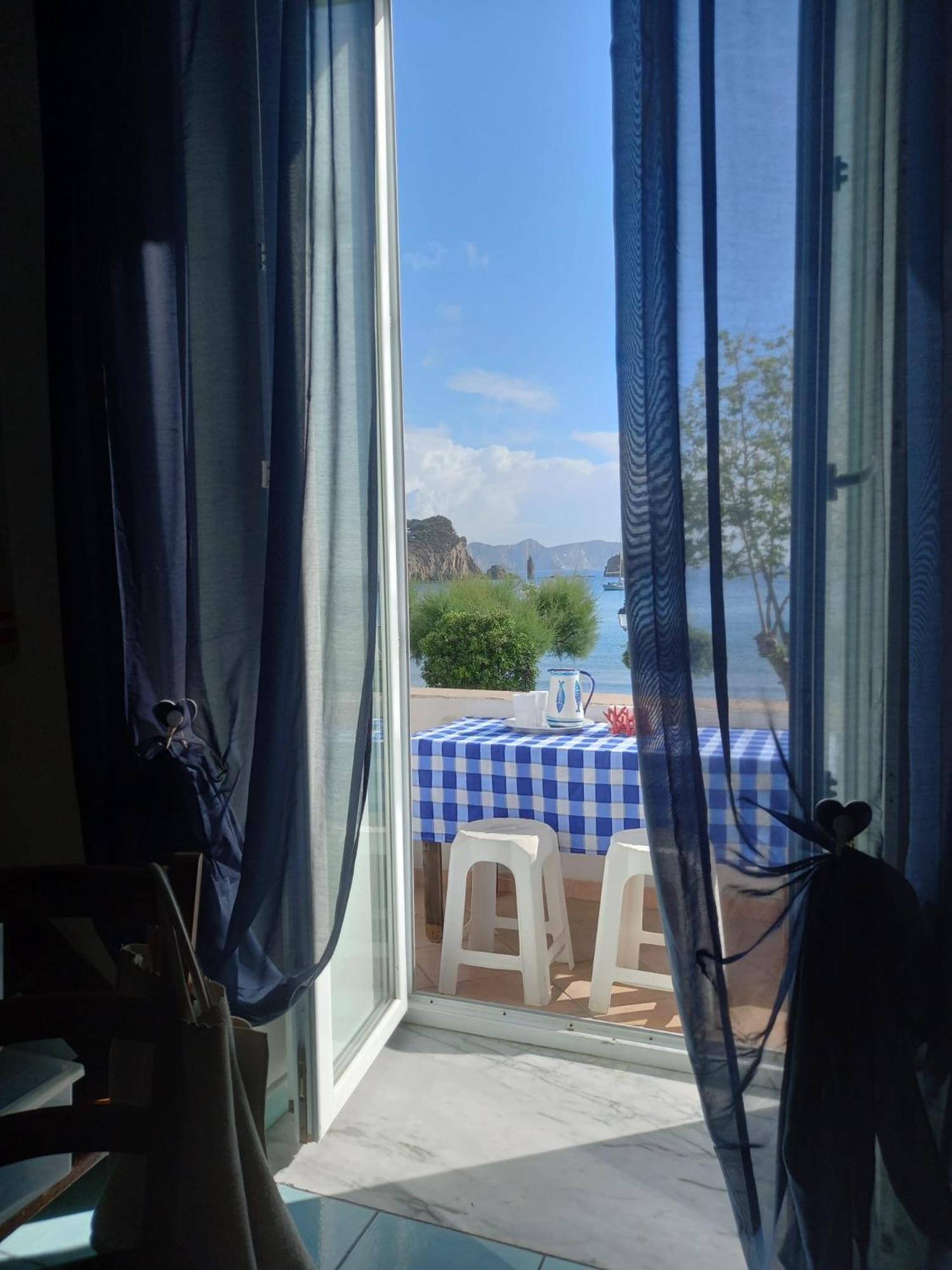 La Casa Sugli Archi Hotel Ponza Exterior photo